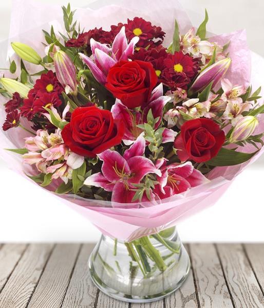 Lovable flower arrangement for this Valentines' day in 2022 - ROSE & CO