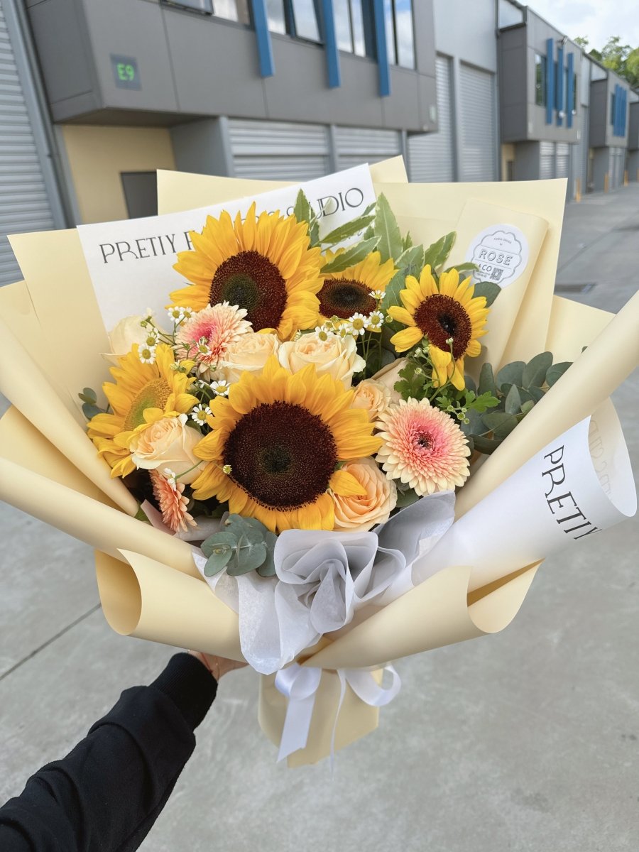 Free Spirit Bouquet - ROSE &amp; CO