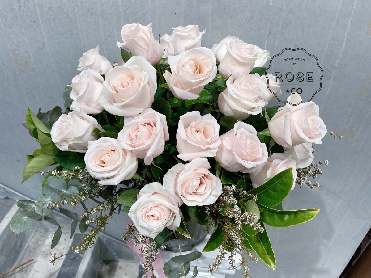 Roses Presented in a Vase - ROSE &amp; CO